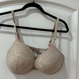 Victoria's Secret Lace push-up Bra in Beige
